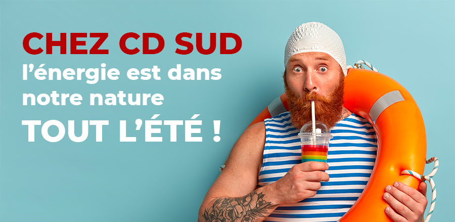 Chez cd sud l'energie est dans notre nature tout l'été. Homme  barbu en maillot buvant un jus de fruit avec une bouée autour du coup.